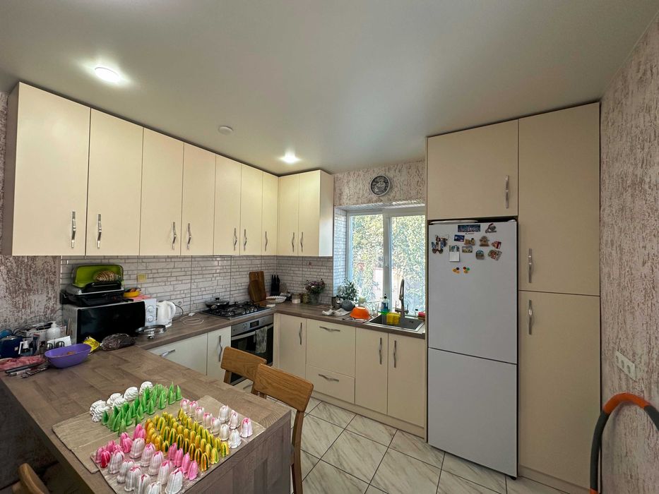 Продам капітальний 2-х поверховий будинок, 10 хв. від м. Індустріальна