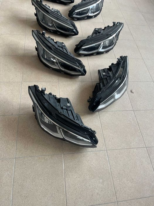 Pakiet Lamp Przednich Full LED VW Golf 8