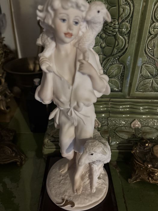 Figurka Armani  wysokosc25 cm