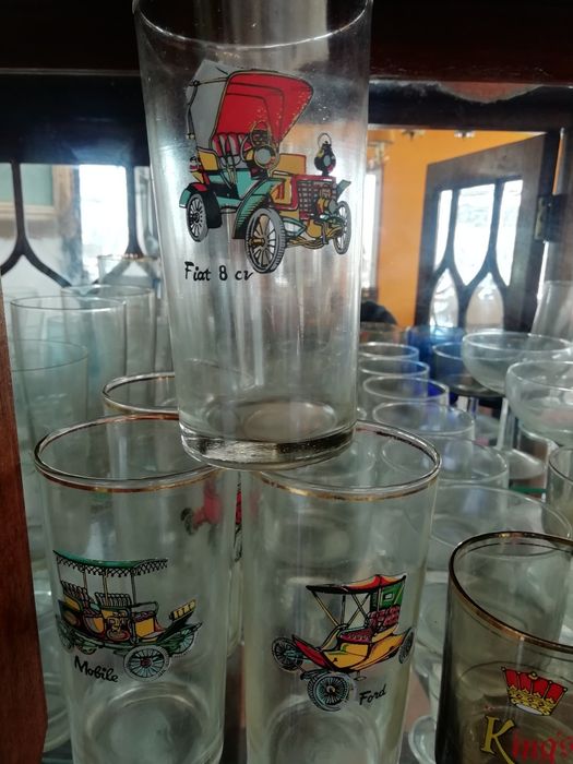 4 Copos antigos com calhanbeque