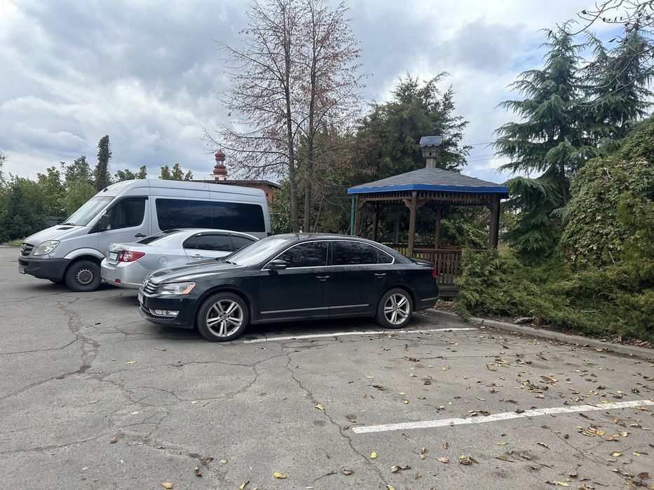 Автостоянка, паркінг. Район Дружба, біля ЖД вокзалу