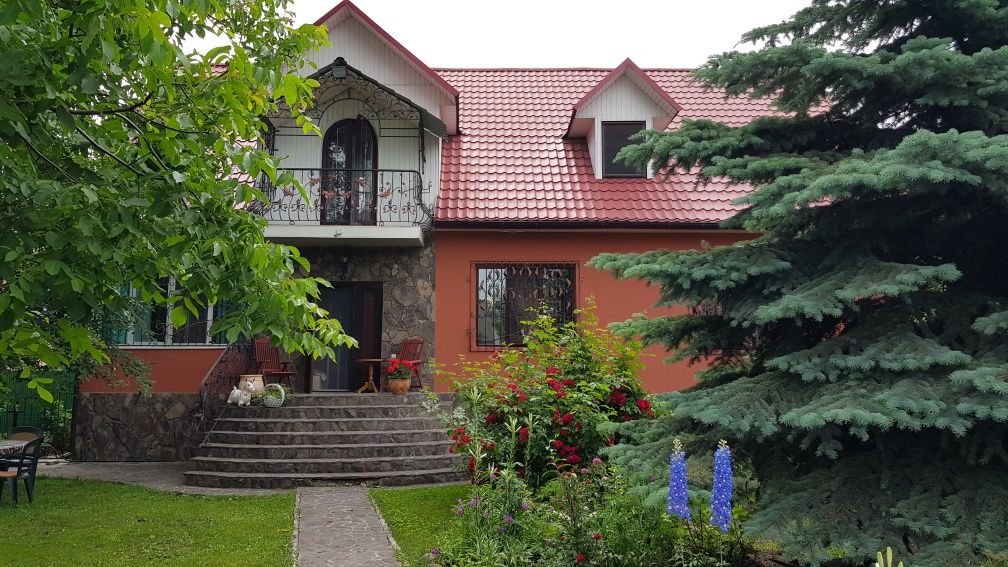 Будинок,магазин склади,в місті.Дуже гарне розташування,зручне.