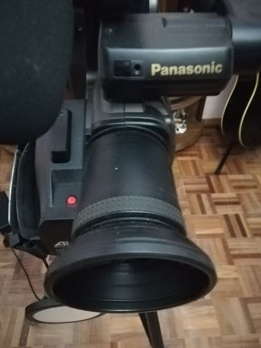 Vendocamera de filmar panasonic + tripe.nao tem bateria