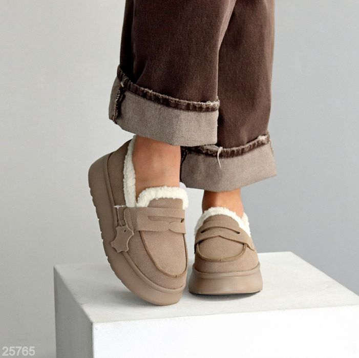 Жіночі шкіряні зимові черевики автоледі в кольорах