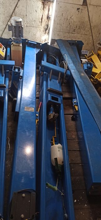 Podnośnik dwu kolumnowy.