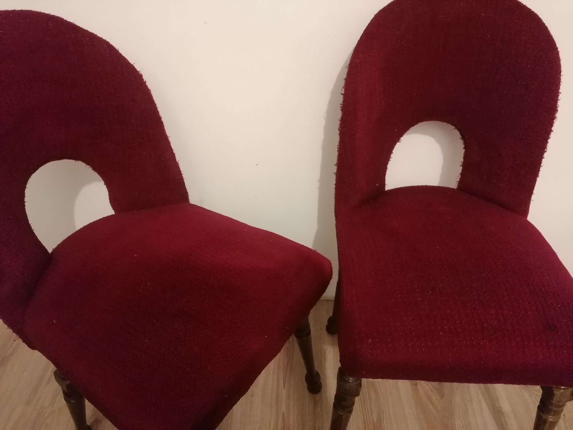 Krzesła muszelki PRL tłoczone nogi