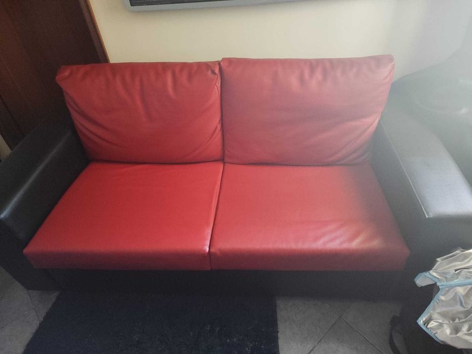 Sofá cama 2 lugares preto e vermelho