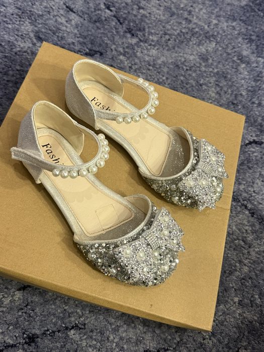 Дитячі блискучі туфельки