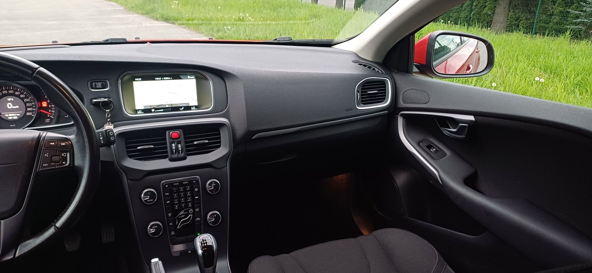 Volvo v40 benzyna 2.0 przebieg 102 tyś km