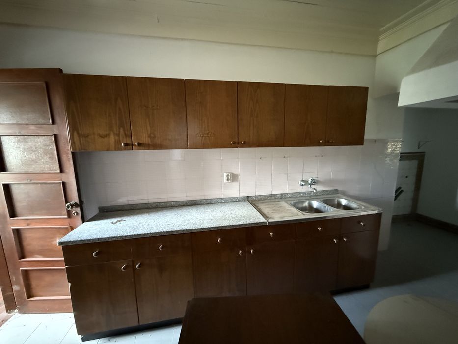 Movel cozinha com pedra e movel de cima e movel de canto em madeira