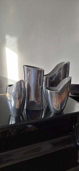 Designerskie wazony sygnowane Anna Efverlund modern aukcyjne aluminium