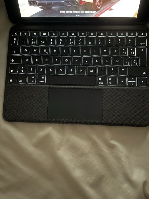 Ipad 7 geracao 32gb + capa e teclado logitech + capa + caixas