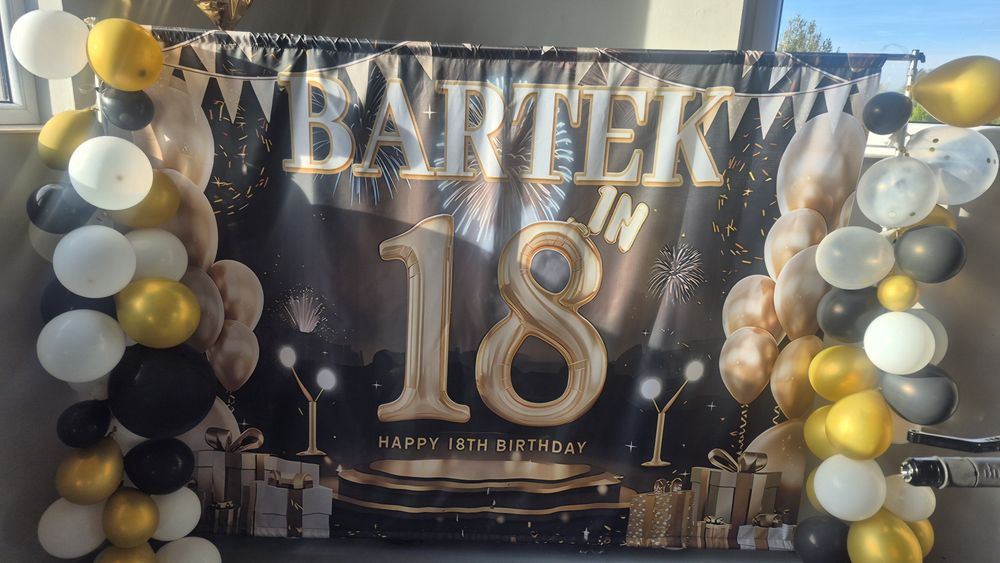 Ścianka ma 18 z napisem Bartek