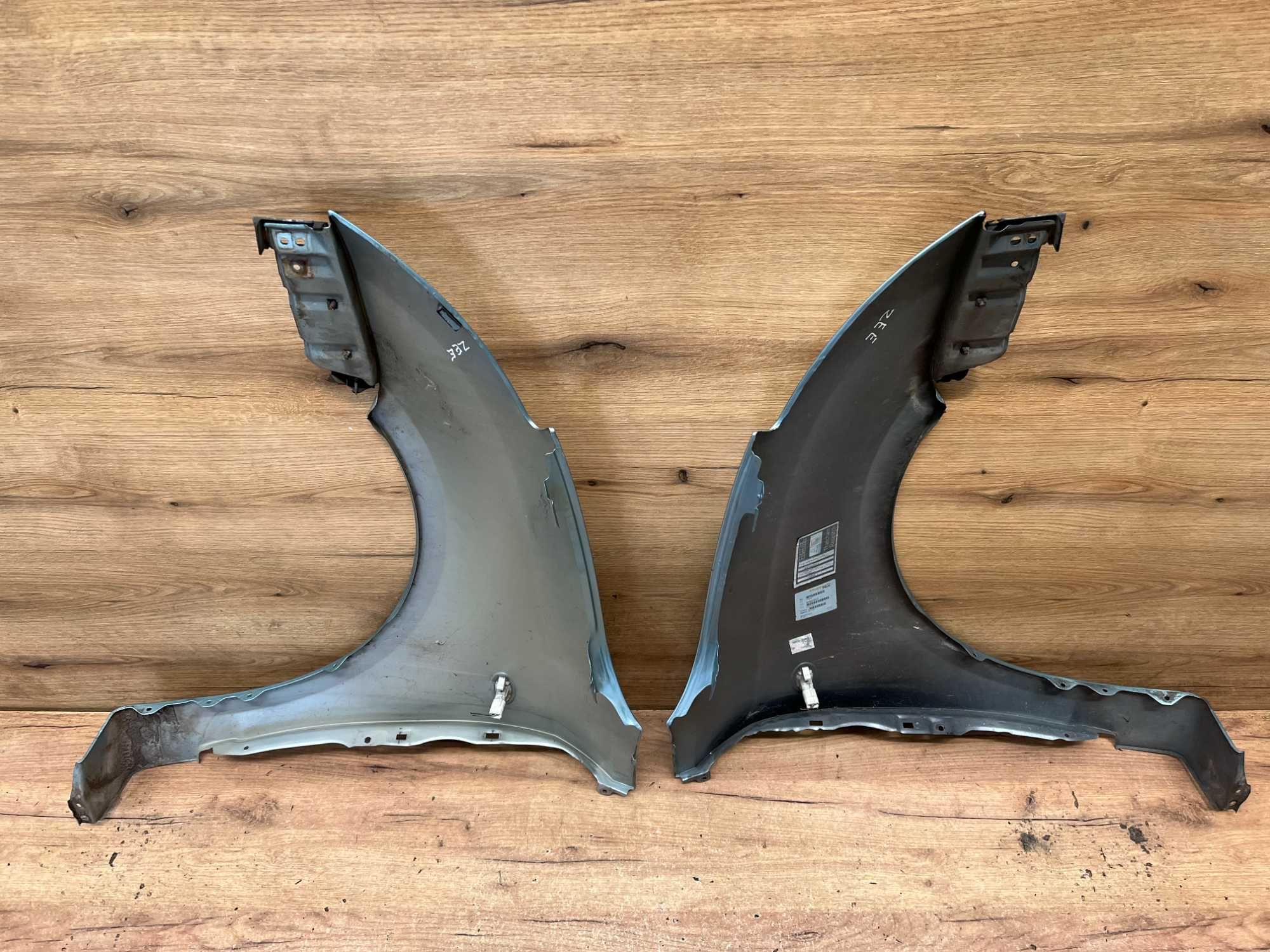 Błotnik przedni lewy prawy Suzuki Swift Mk6 kolor zee