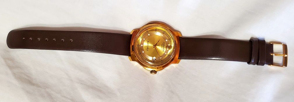 Продам часы Cardi Baccara в золотом цвете механические марка ссср