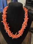 Colar em coral vermelho e prata
