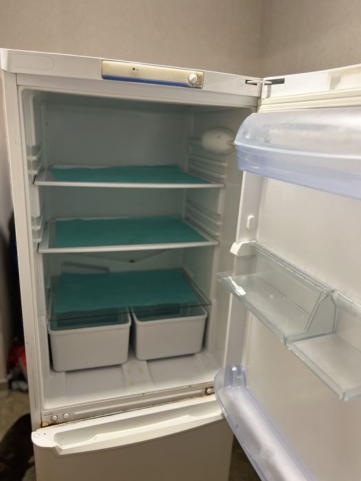 Холодильник INDESIT