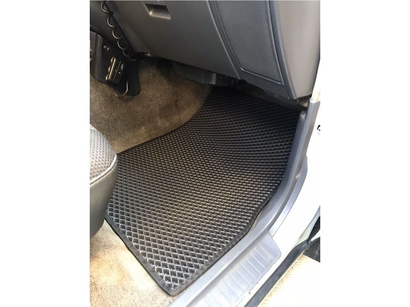 Toyota LandCruiser 80 Коврики EVA (черные)