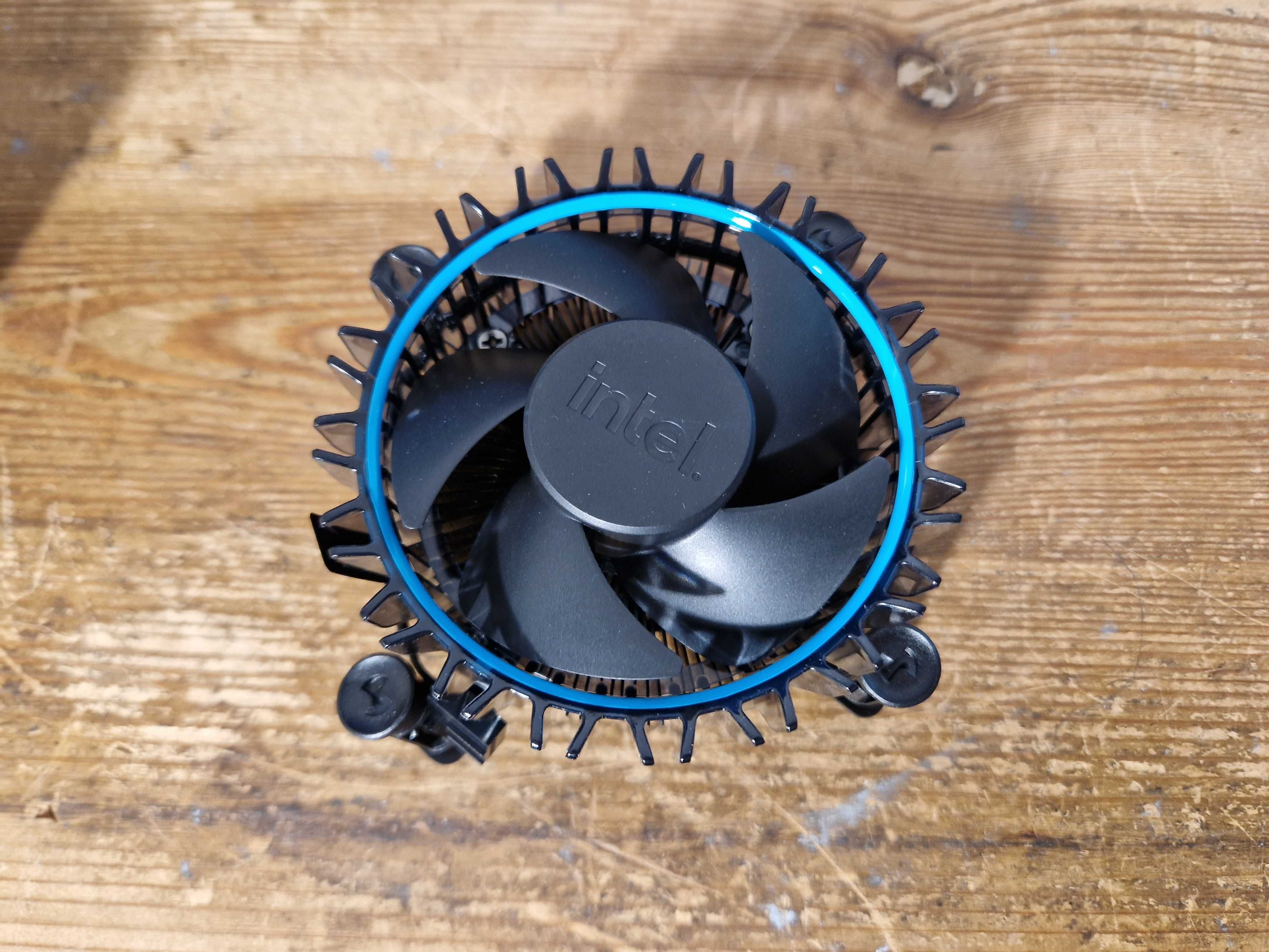 Chłodzenie procesora aktywne Intel LGA1700 (3069)