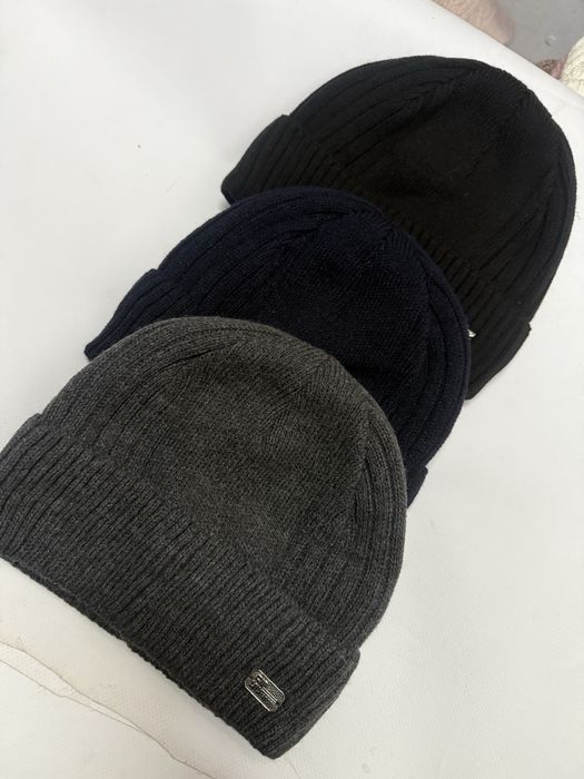 Тепла чоловіча  шапка