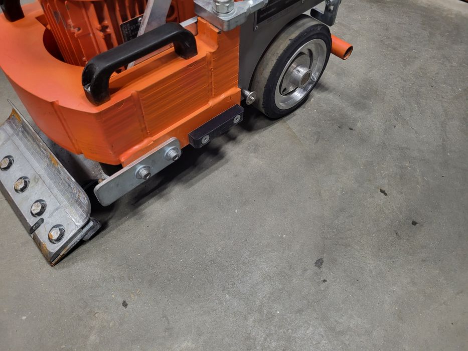 Skrobak podłogowy Husqvarna BS75 zrywarka podłogowa Blastrac 230V