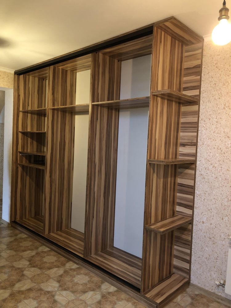 Продаю шафу купе в ідеальному стані
