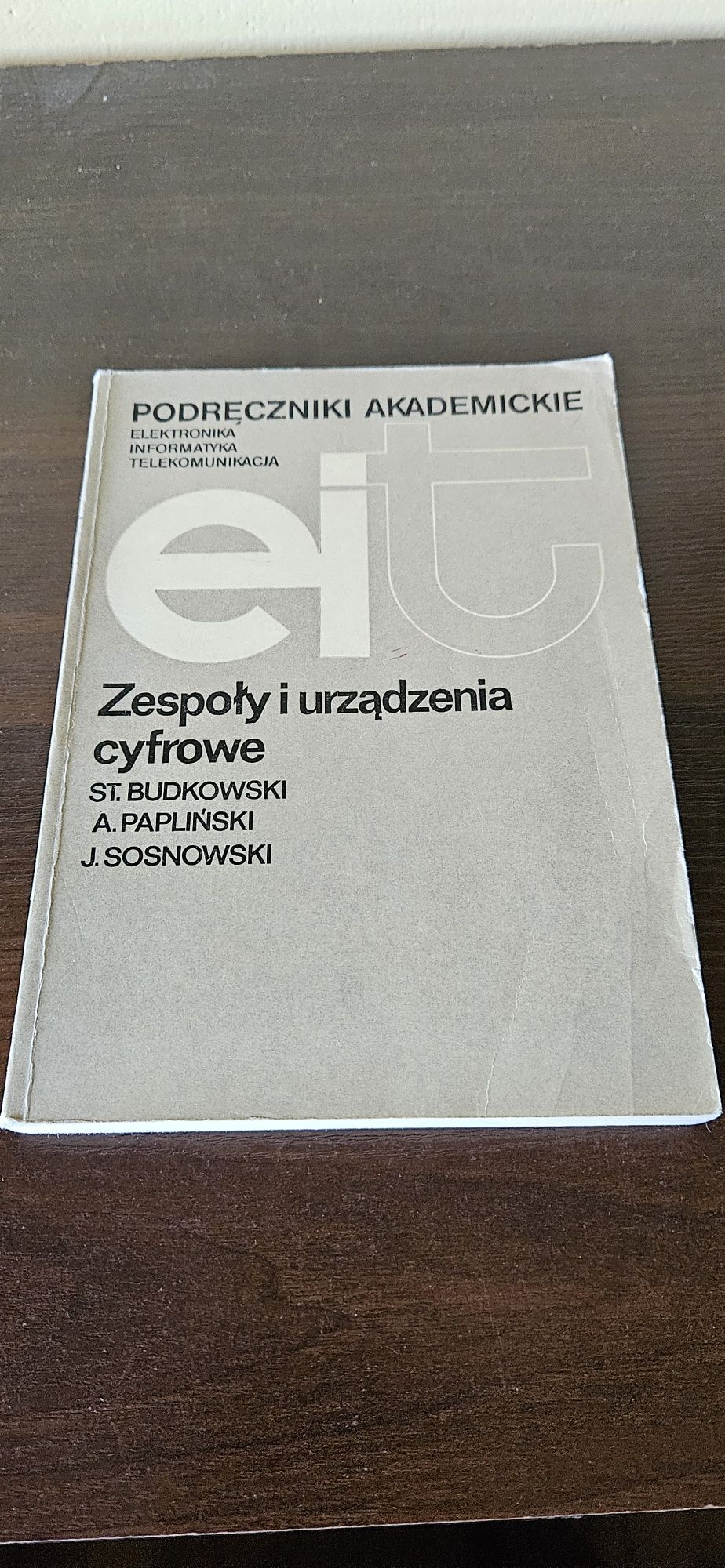 EIT. Zespoły i urządzenia cyfrowe.