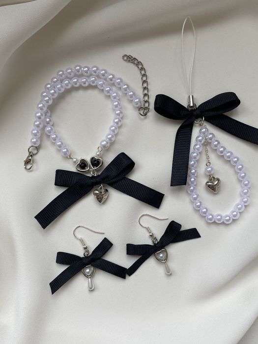 набір прикрас ручної роботи