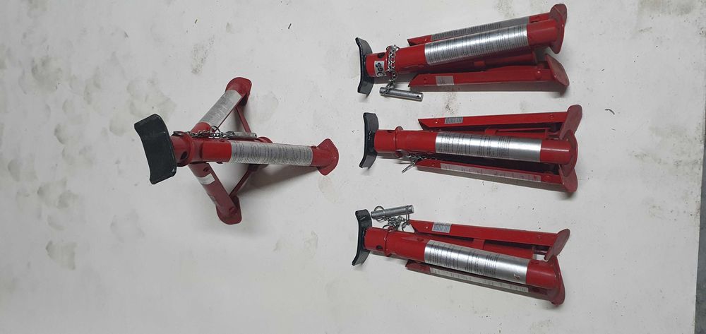 Suportes para colocar carro em suspensão