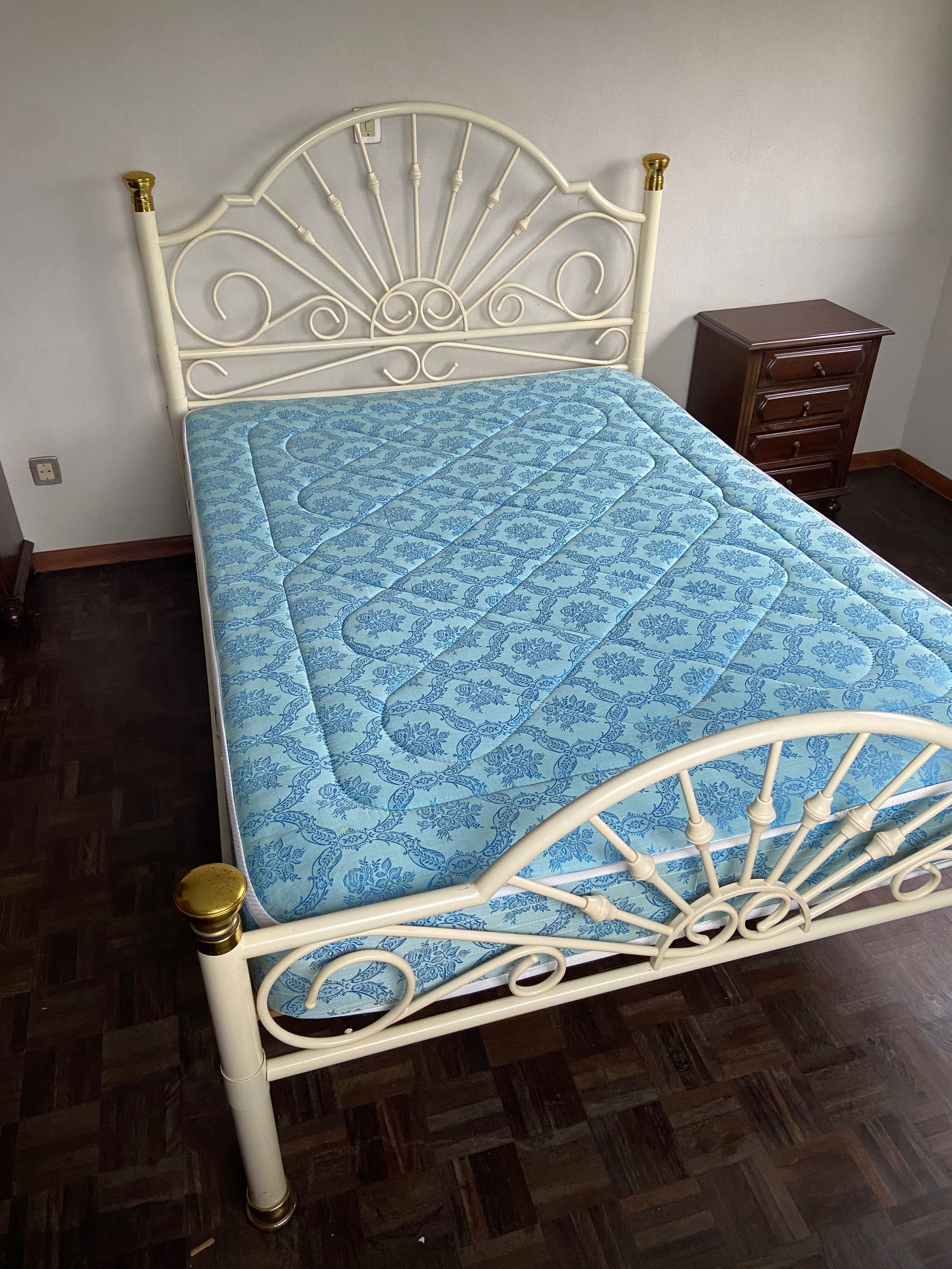 Cama de ferro + colchão