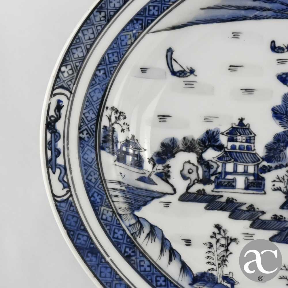 Travessa porcelana da China, decoração Cantão com pagodes e paisagem