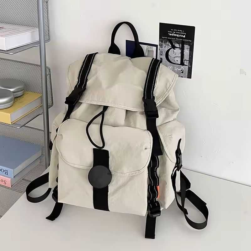 Mochila Preta/ Branca (cabe Macbook de 16")