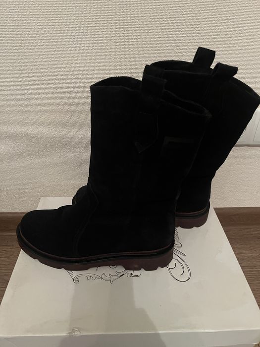 Зимові жіночі сапоги , 39 розм, в гарному стані , натур замш