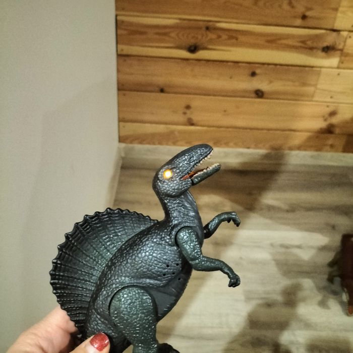 Chyba spinozaur . Figurka z kolekcji limitowanej jurassic park 3D