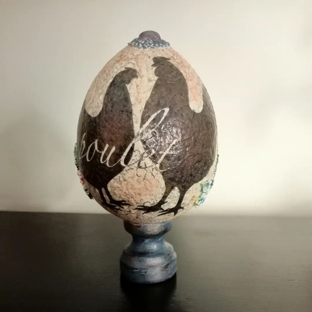 Duże jajo wielkanocne z płotkiem ozdobne 3D