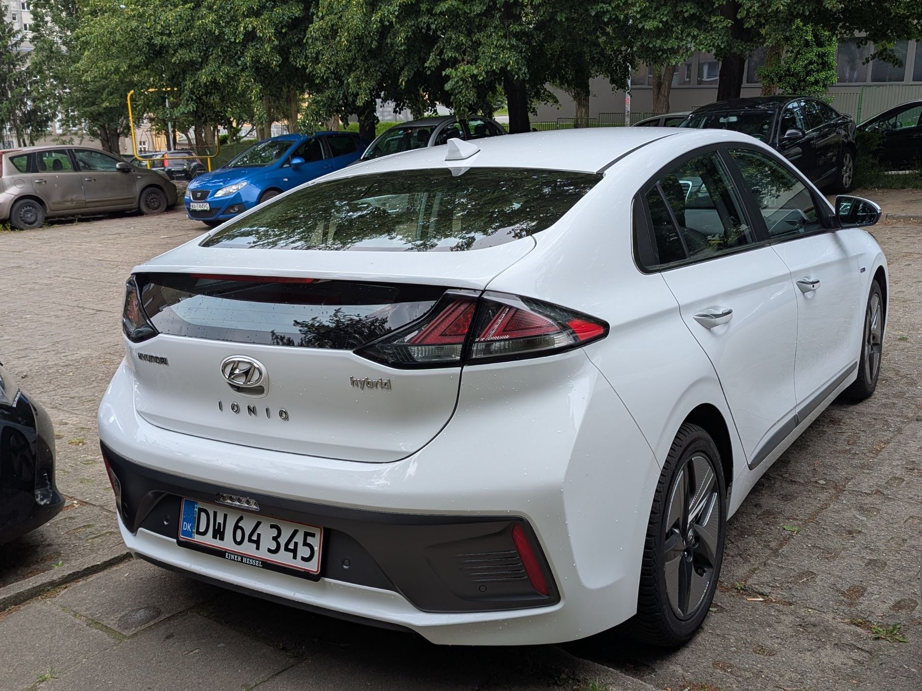 Hyundai IONIQ Hyundai Ioniq 1.6 GDI Hybrid Premium w idealnym stanie