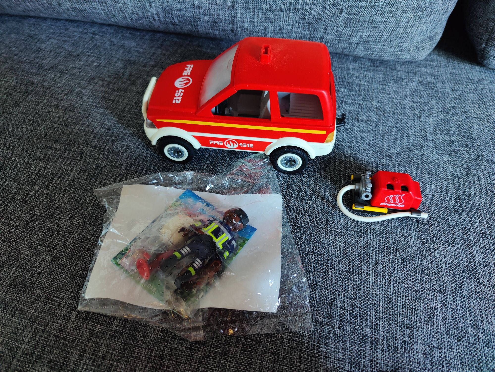 Playmobil 4822- wóz strażacki + nowy ludzik