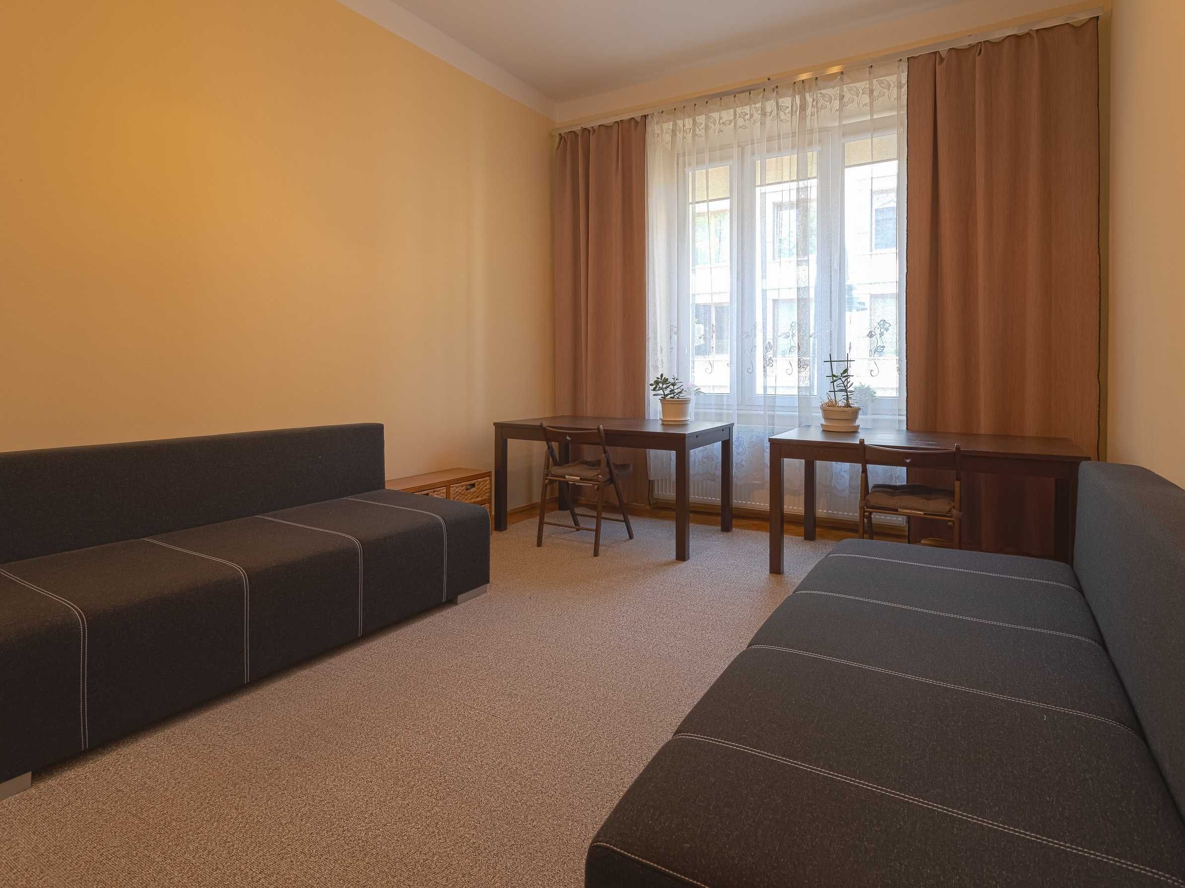 Centrum Krakowa, duży, niezależny, 21 m2 pokój dla kobiet do wynajęcia