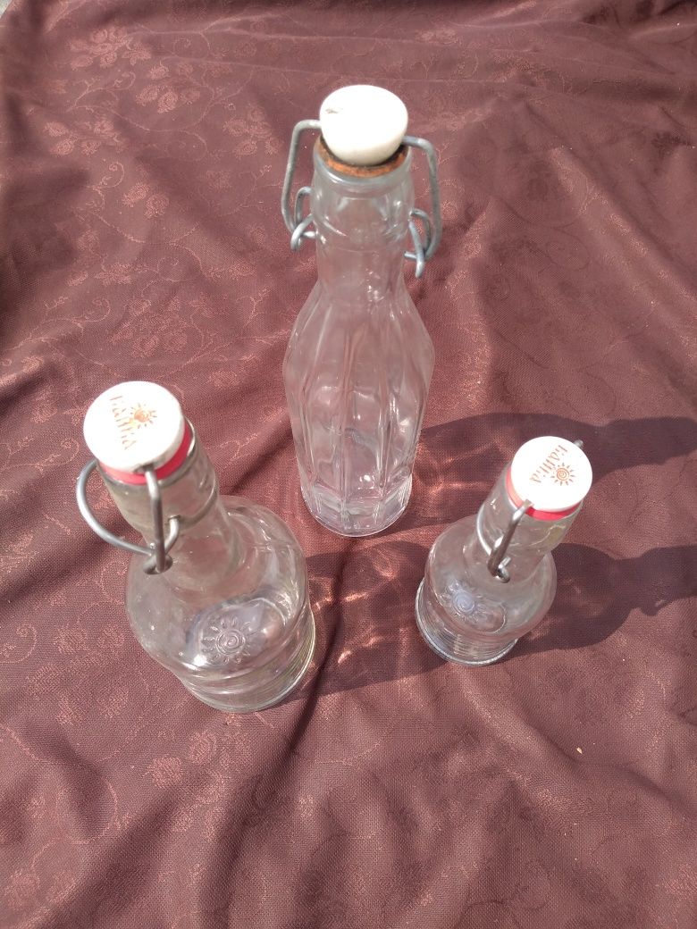 Butelki dekoracyjne z zatyczkami