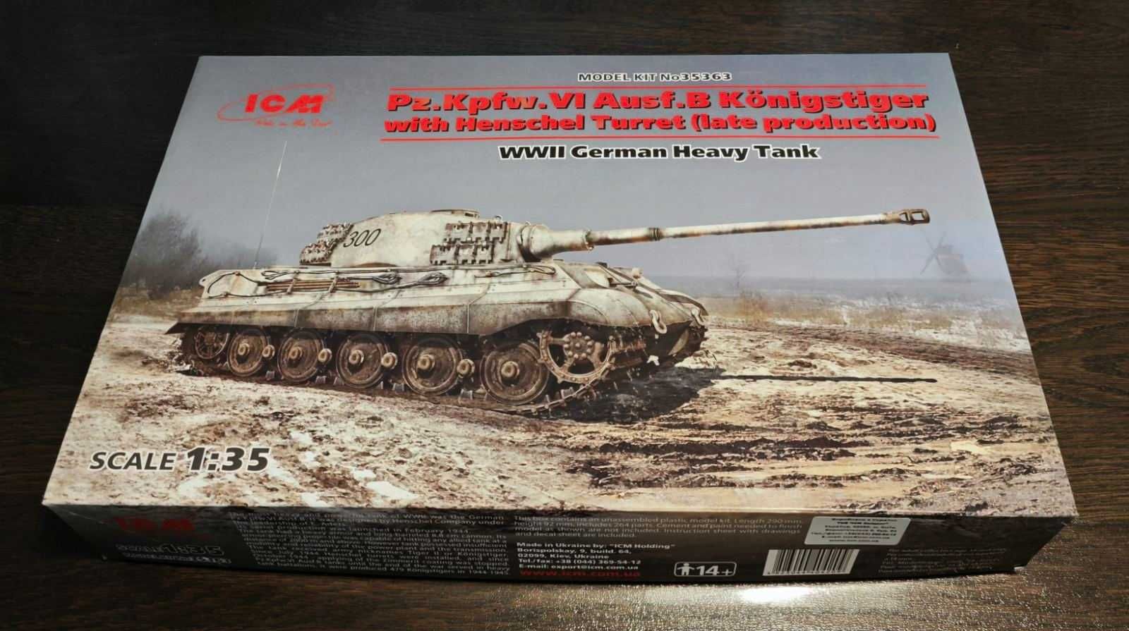 Збірна масштабна модель танка ICM 35363 Pz.Kpfw.VI Ausf.B 1/35