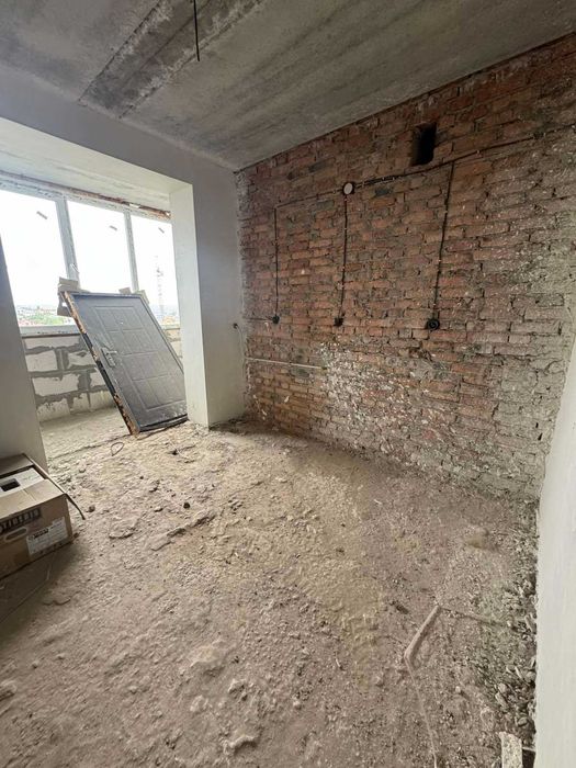 1к, новобудова біля парку і озера , мінімальне оформлення, поверх сер