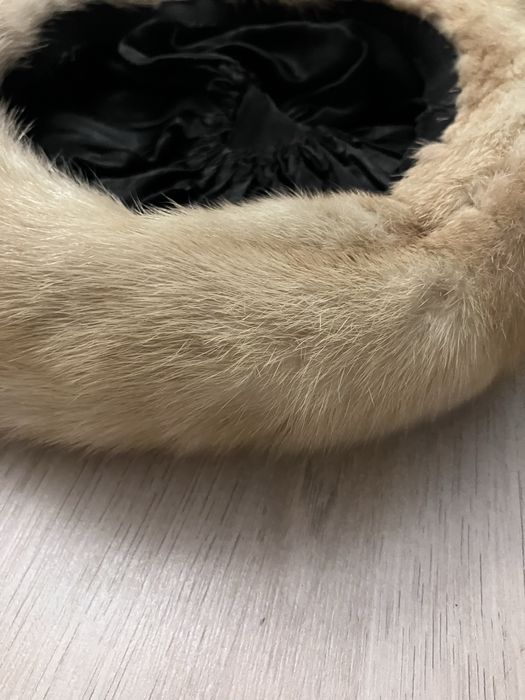 Futrzana czapka.        .