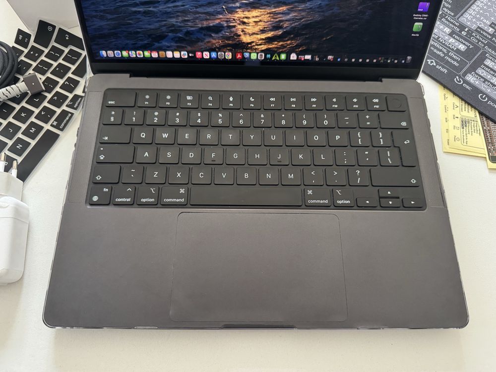 MacBook Pro14", M4,24GB,1TB, AppleCare do 1.03.2028