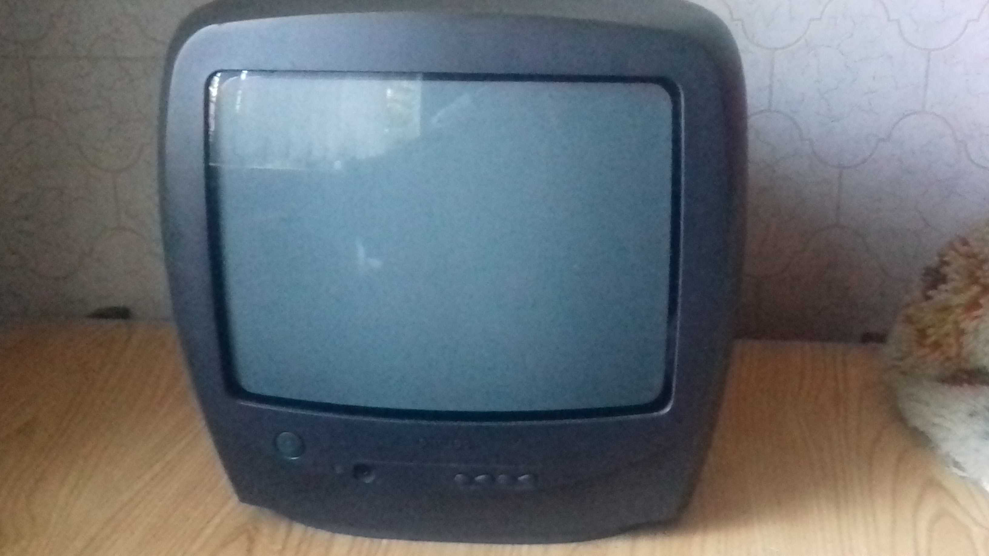 Телевизор JVC-  диагональ 14 и 27 дюймов.