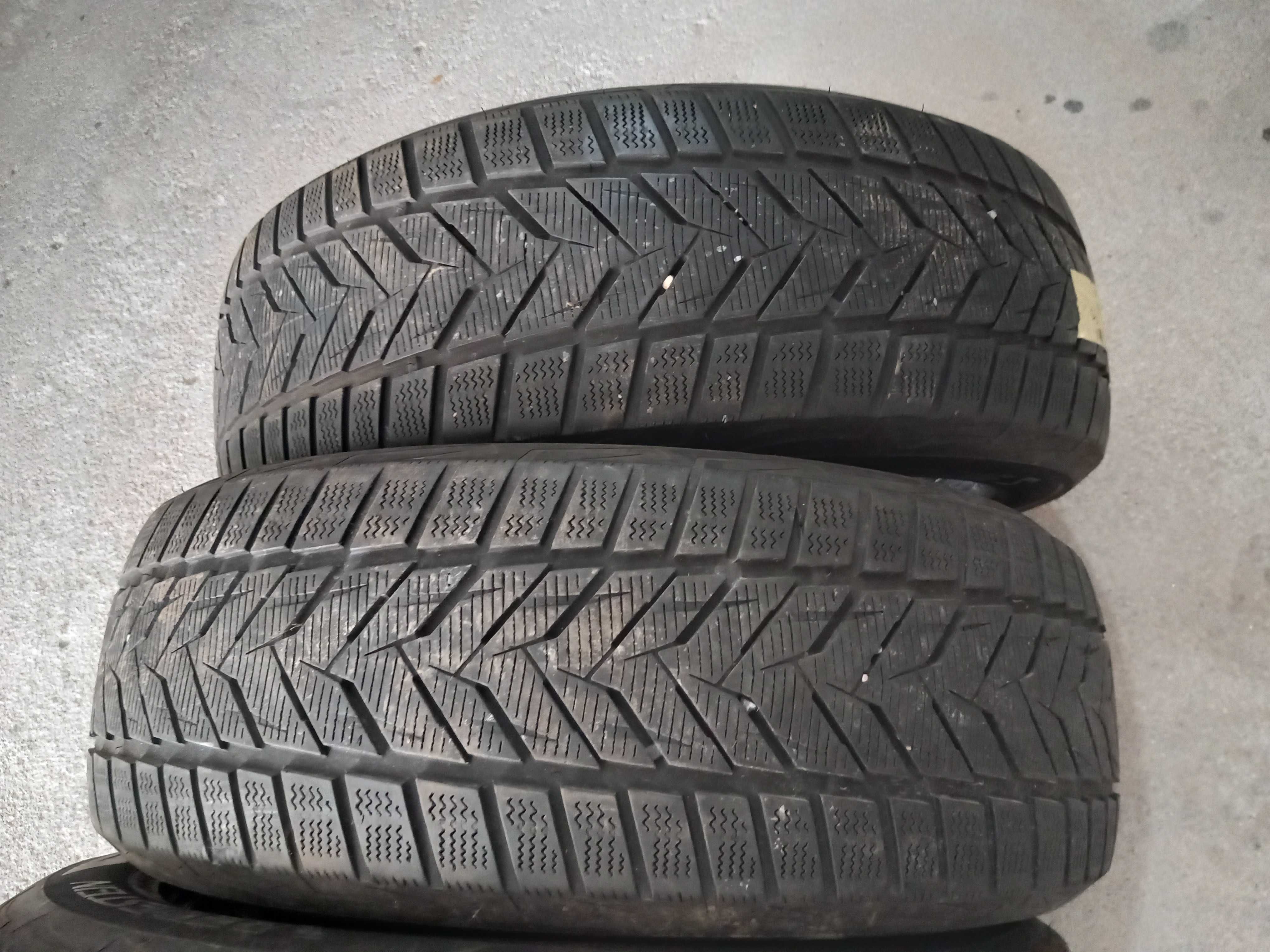 4 Pneus 235/55R19 Vredstein