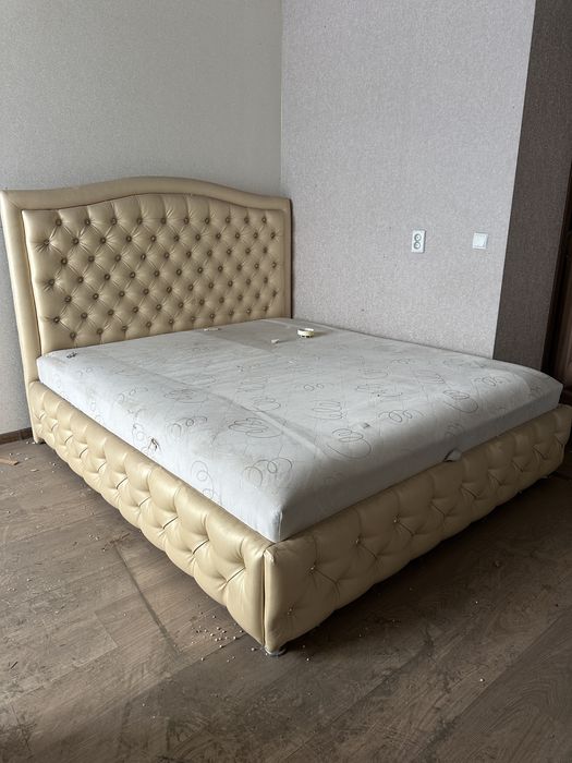 Кровать двухспальная