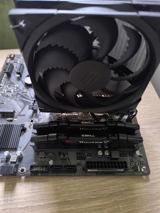 GIGABYTE B660M + Intel 12100F + 16GB DDR4 + Fera 5 + Win10/11