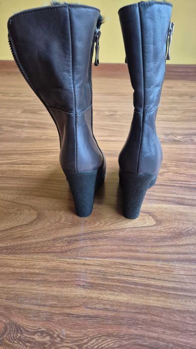 Kozaki skórzane na koturnie