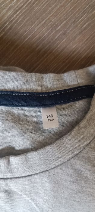 Conjunto de várias peças de roupa de menino