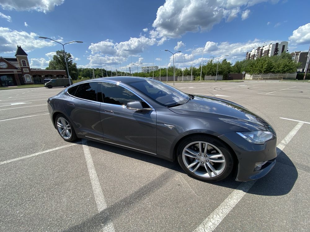 Tesla Model S 70 D Signature 2015 (Restyle)